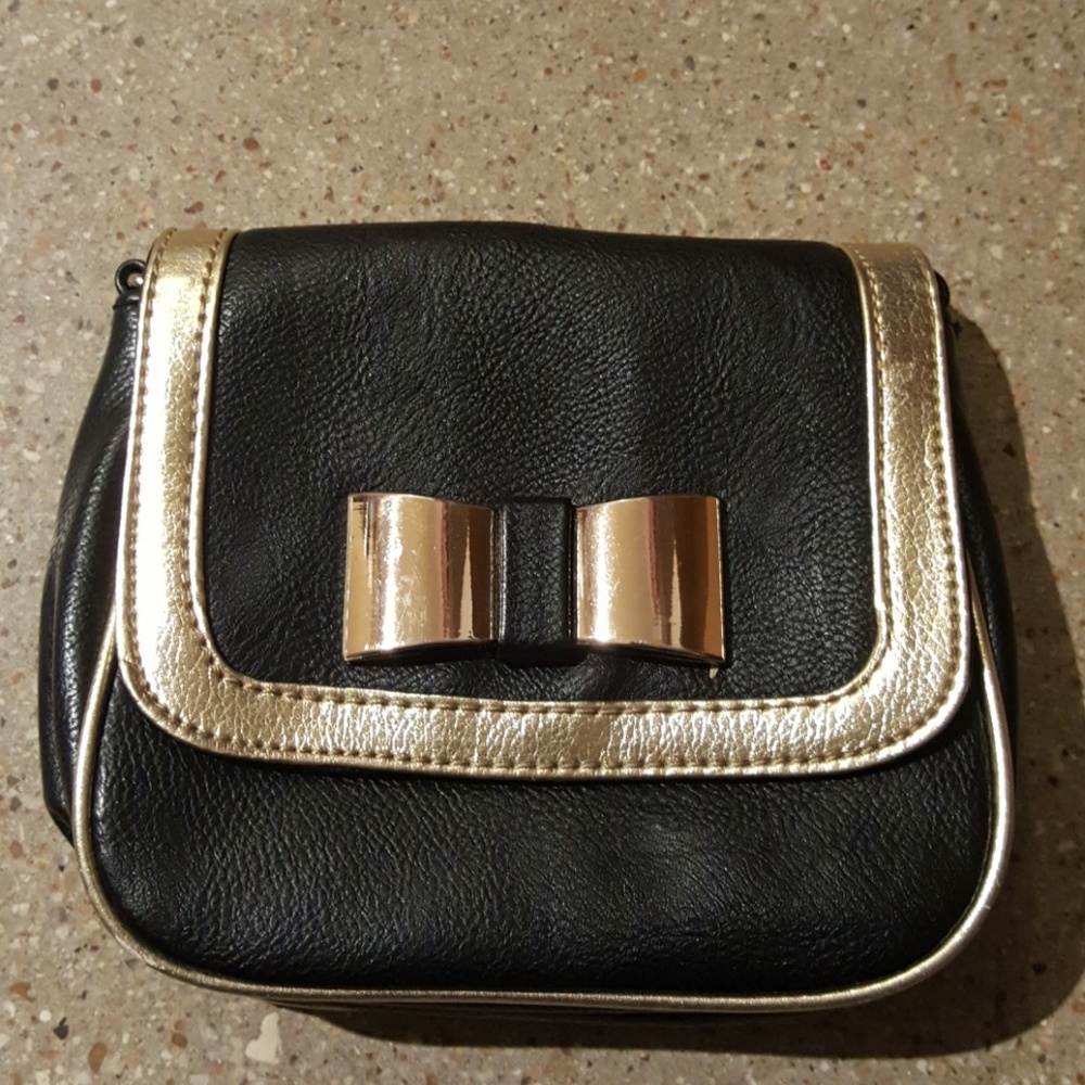 Elle cross-body purse